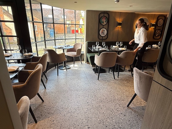 A member of staff laying the table in Lavera Restaurant